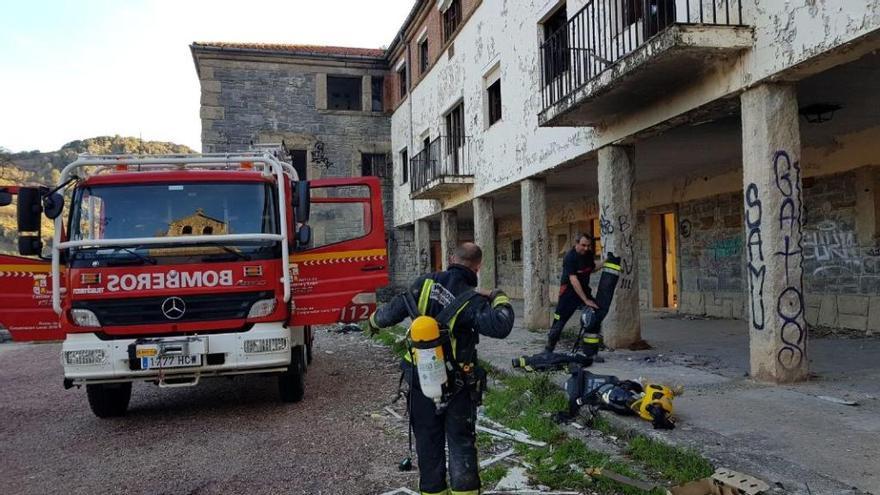 Los bomberos de Aliste en el poblado de Castro de Alcañices