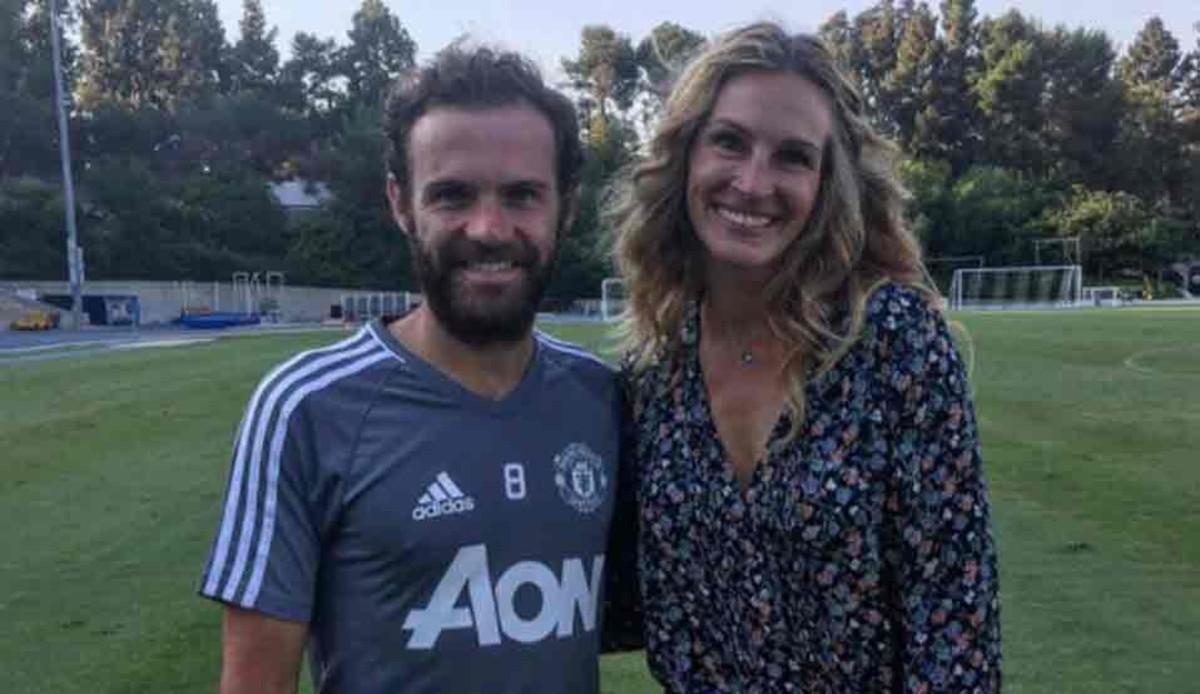 Juan Mata, junto a Julia Roberts