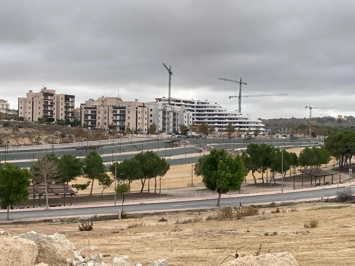 Una panorámica del plan con la rambla de Lo Quiles en el centro, donde se concentra toda la zona verde prevista en el planeamiento