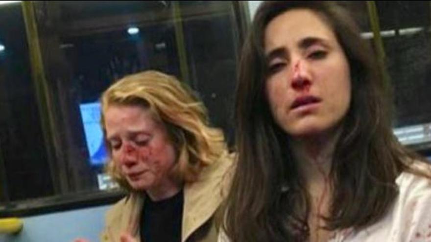 Una parella de lesbianes pateix una brutal pallissa en un autobús de Londres