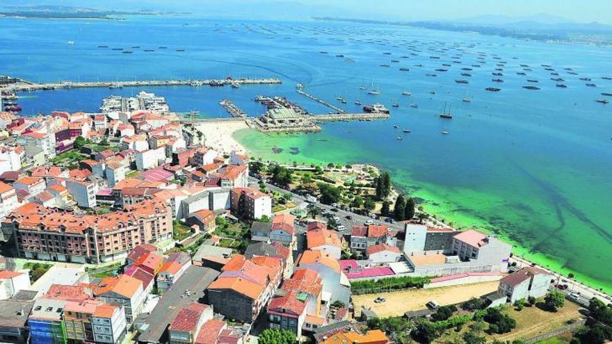 Una vista aérea del casco urbano grovense, en la que se aprecia la ubicación y distribución de la zona portuaria. // Iñaki Abella