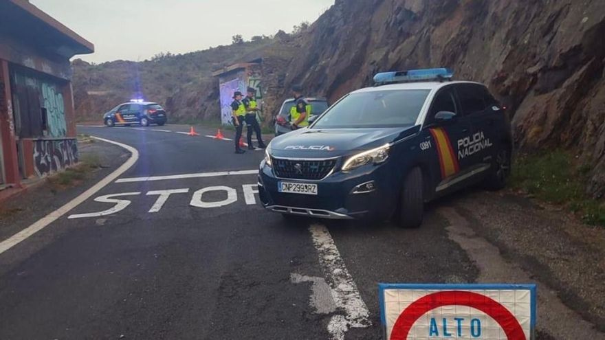 La policía no te dejará comer uvas si vas a conducir: puedes dar un falso positivo en los controles de alcoholemia