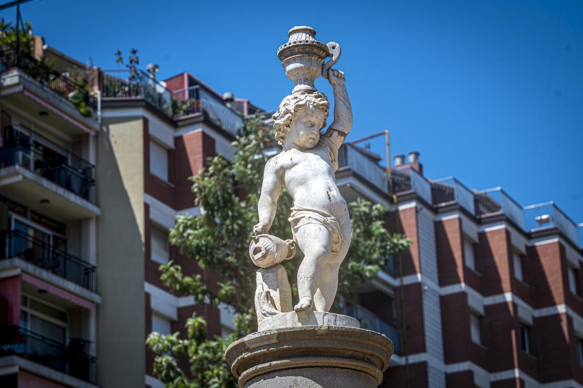 Fuente del Niño, llamada así por el querubín que la corona, en los jardines de Can Mantega de Barcelona