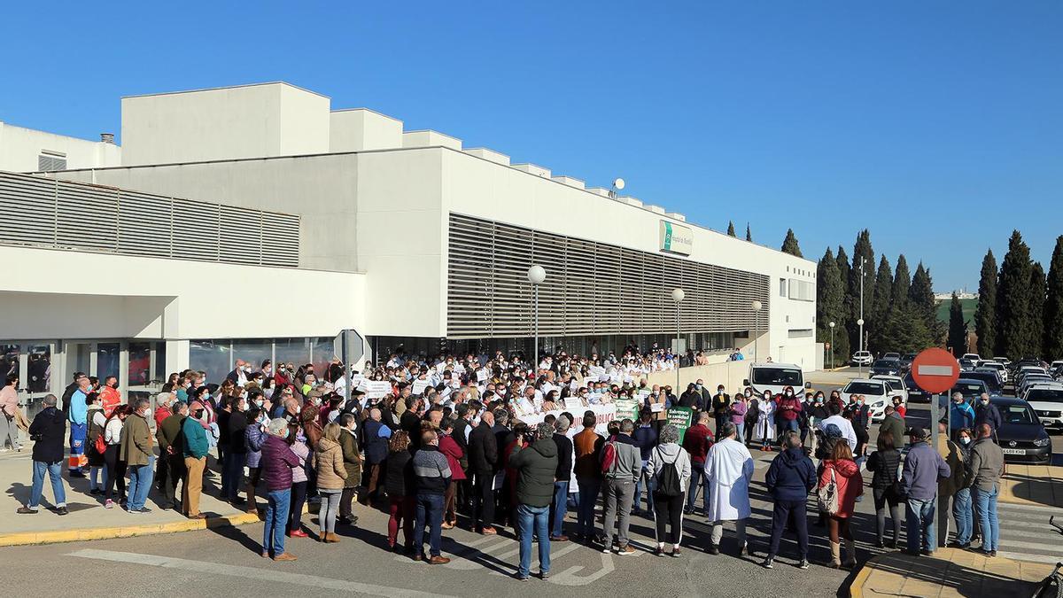 La movilización que tuvo lugar el pasado 15 de febrero concentró a decenas de personas en el hospital de Montilla.