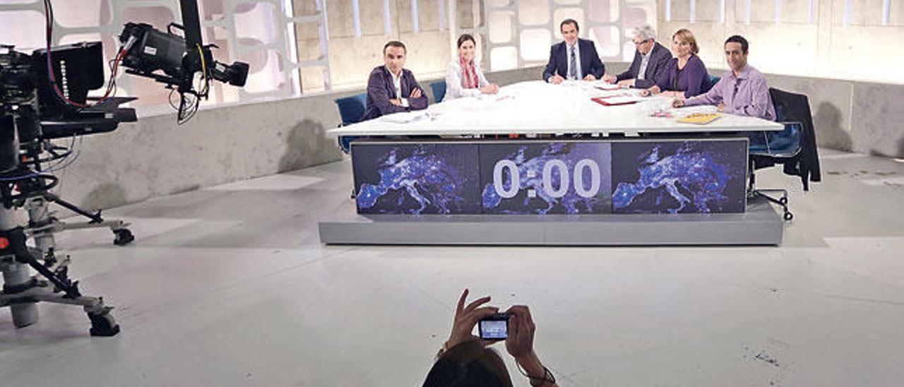 Imagen de un debate electoral en uno de los platós de IB3.