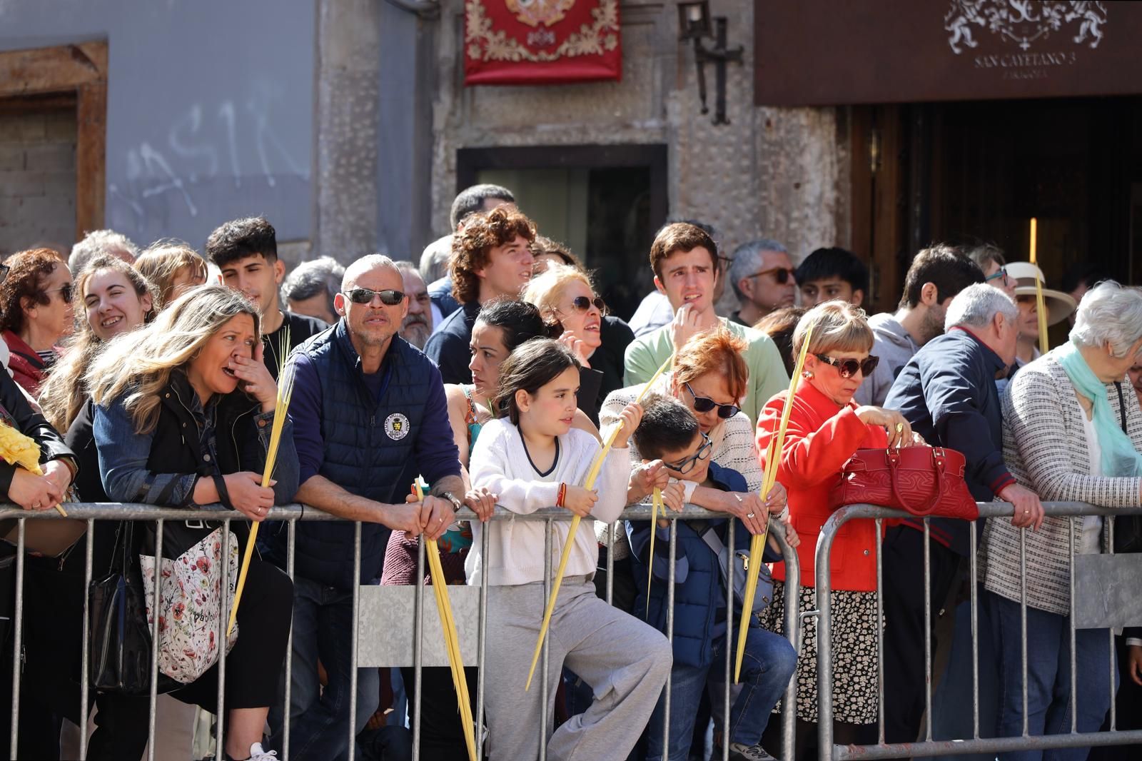 En imágenes | Emoción y mucho público en la procesión de las palmas de Zaragoza