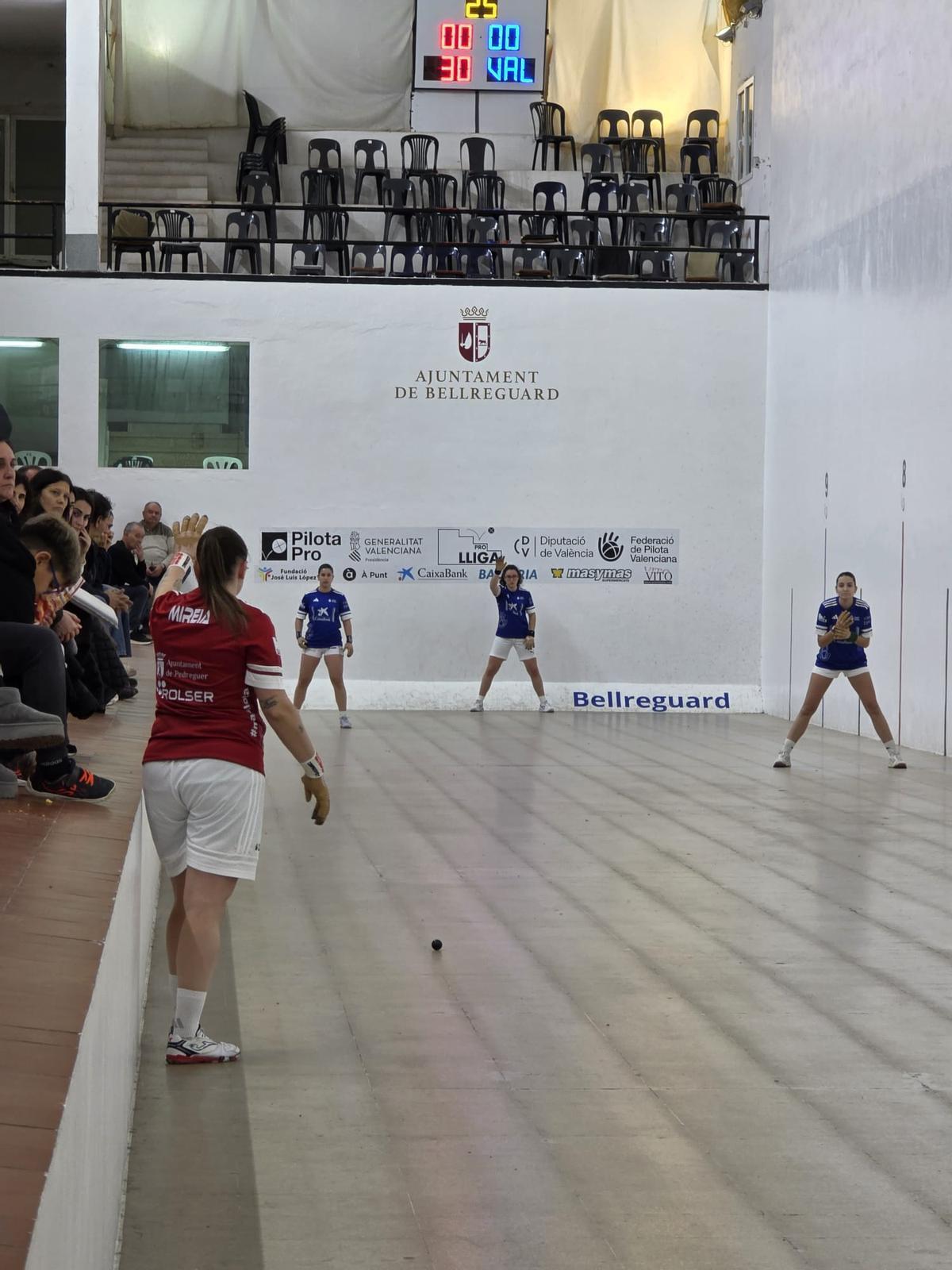 El trio Ajuntament de Tavernes, al rest, en la partida de este dijous a Bellreguard