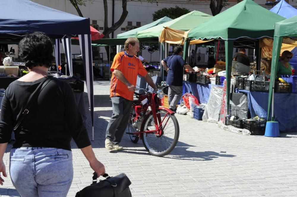 Lo coches antiguos conquistan  el Cuartel de Artillería