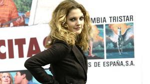 Drew Barrymore posa durante el ’photocall’ de la presentación  de su nuevo filme ’50 primeras citas’.