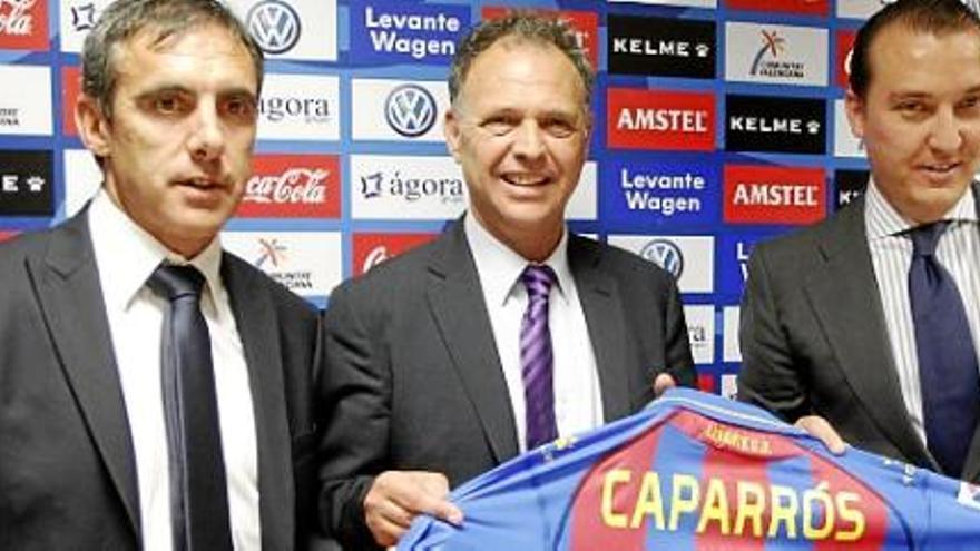 Joaquín Caparrós ha sido presentado como nuevo entrenador del Levante