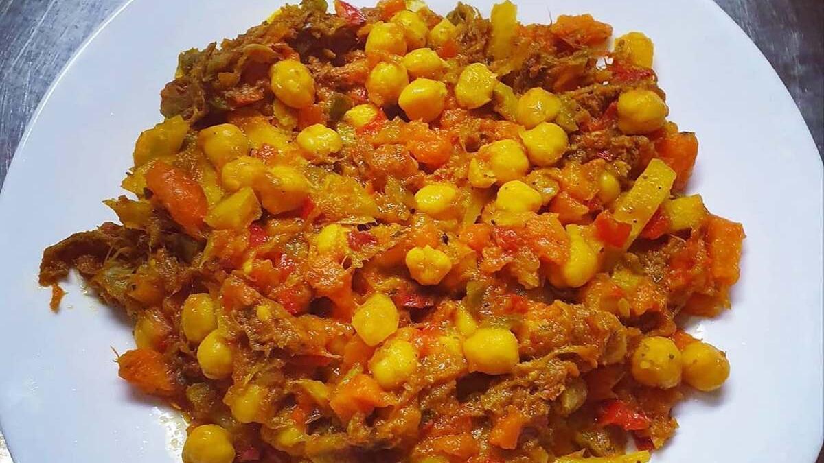 El establecimiento ofrece diferentes platos de la gastronomía canaria