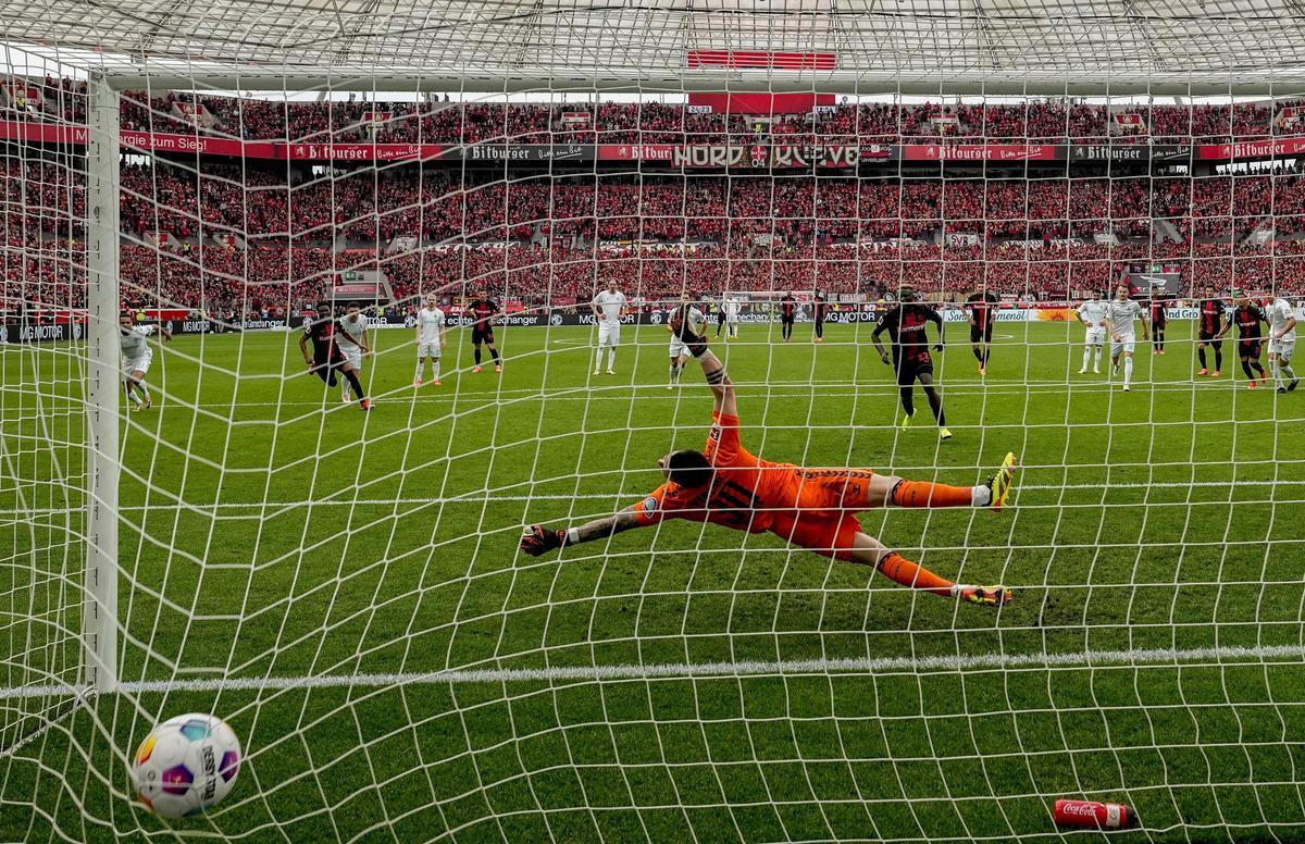 Victor Boniface marca el primer gol en el partido entre el Bayer Leverkusen - Werder Bremen de la Bundesliga disputado en el BayArena. Victor Boniface marca el primer gol en el partido entre el Bayer Leverkusen - Werder Bremen de la Bundesliga disputado en el BayArena.
