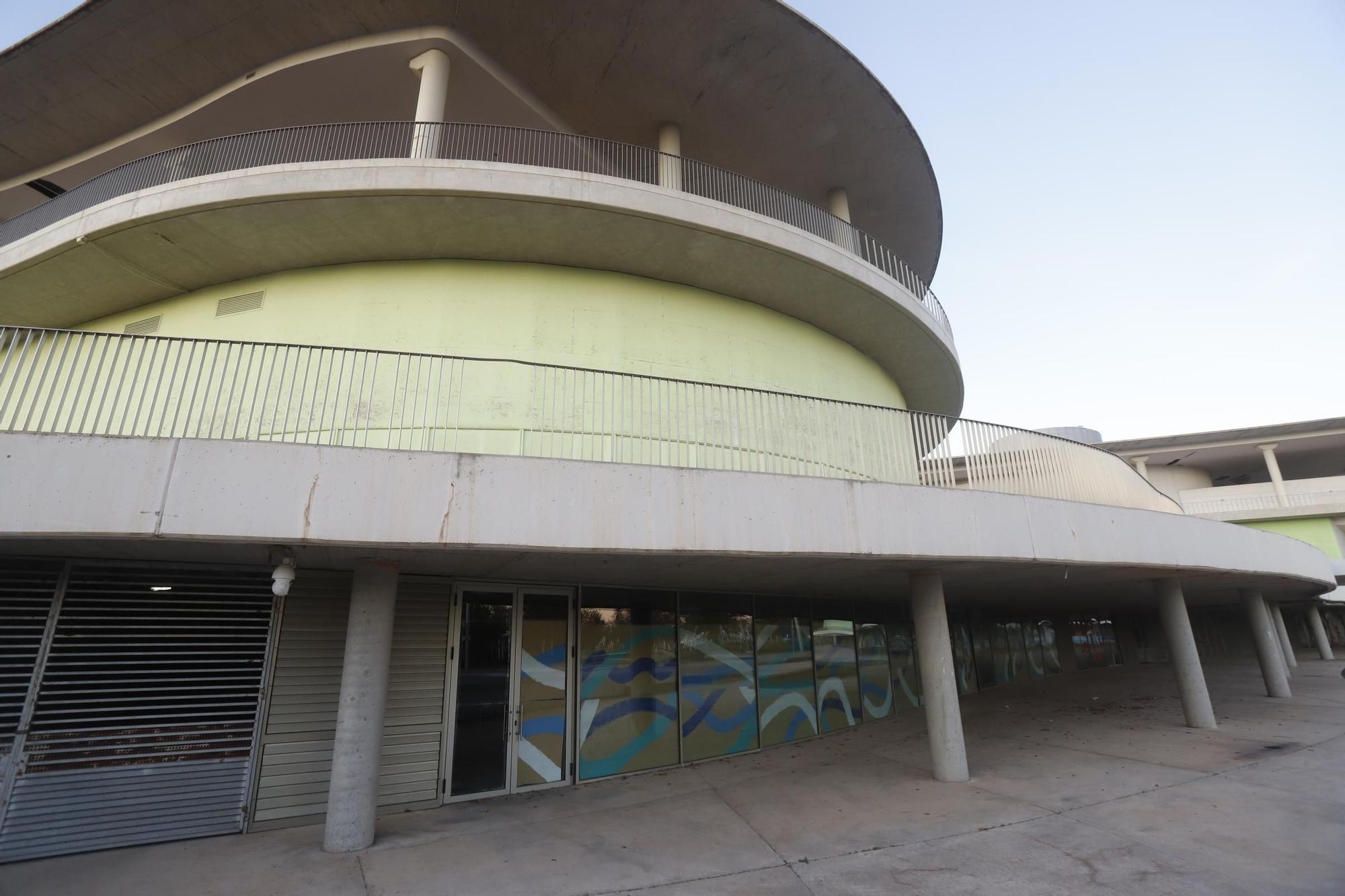 Así están la Torre del Agua y los 'cacahuetes' en desuso de la Expo de Zaragoza