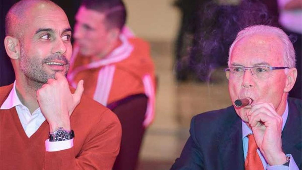 Josep Guardiola y Franz Beckenbauer en diciembre de 2013 en la celebración de la conquista del Mundial de Clubs
