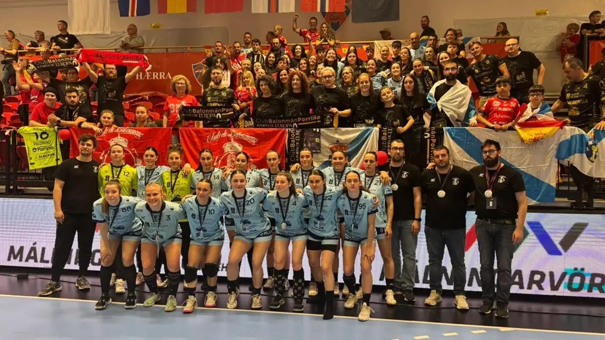 Imagen de las jugadoras del Porriño tras perder la final