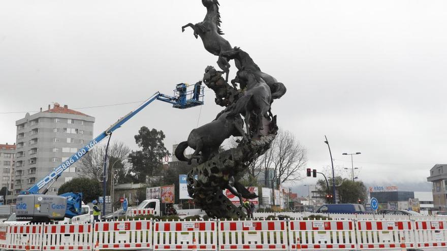 La escultura, vallada para su análisis, en enero de 2019