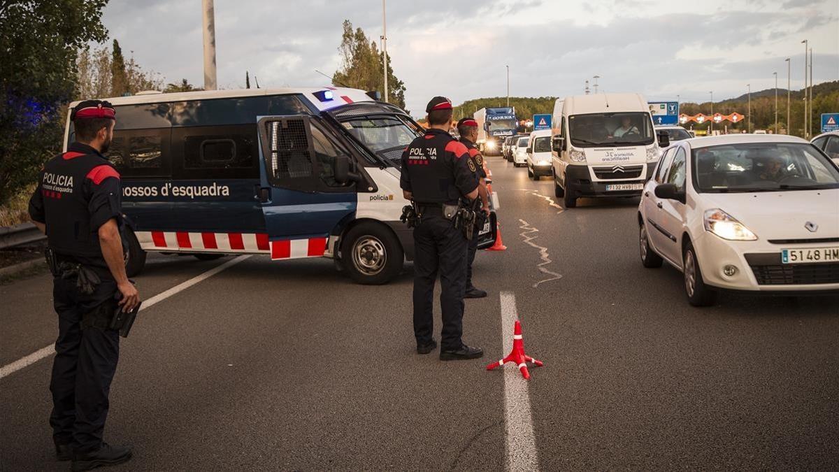 Control de los Mossos de Esquadra en el peaje de Mollet.