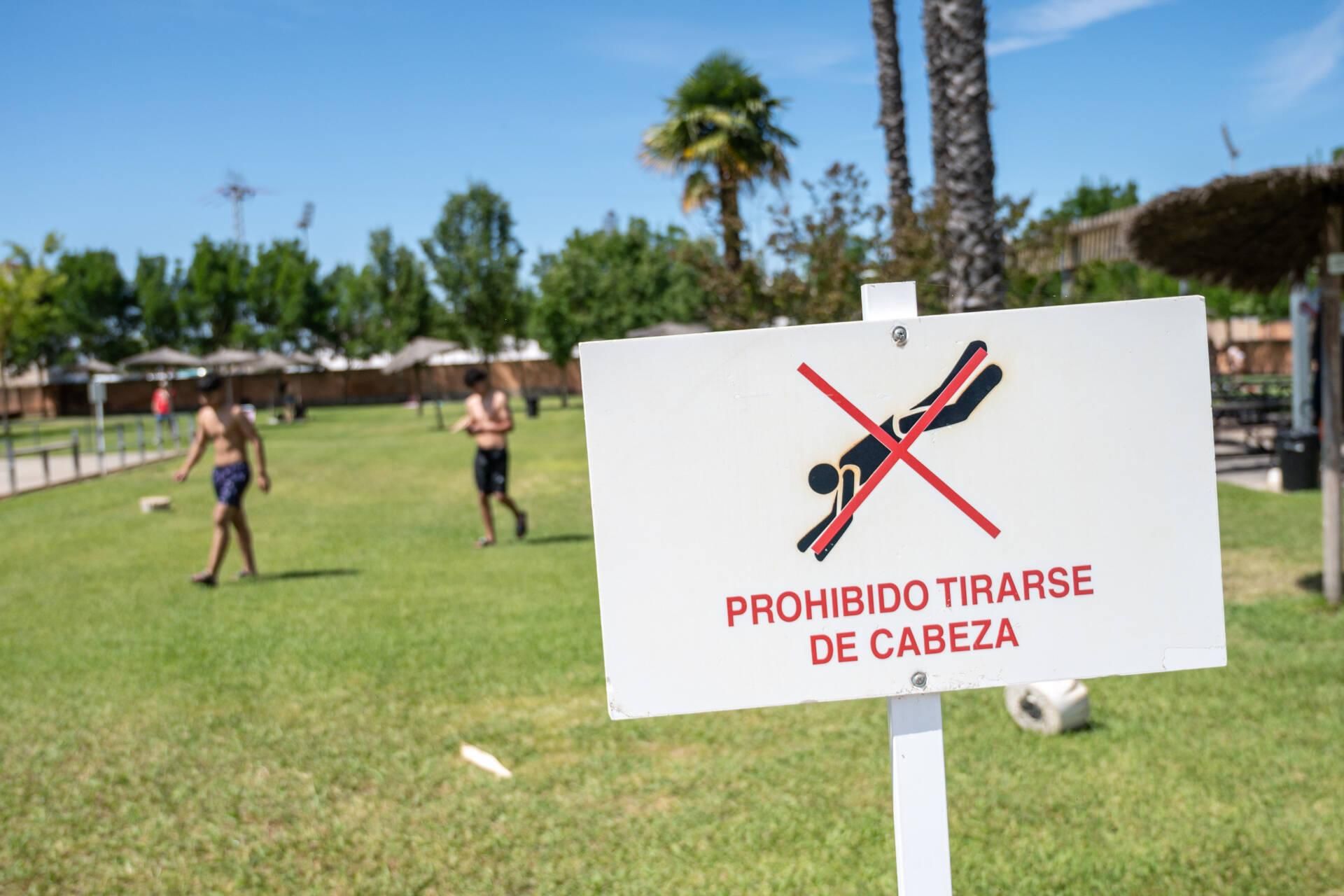 Primer día de baños en las piscinas de Badajoz