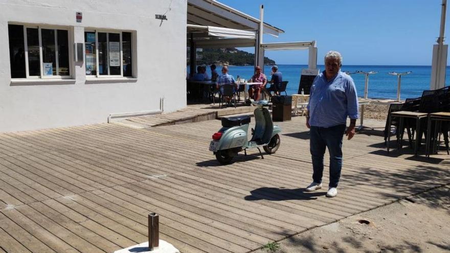 Auch ein Teil des Strandkiosks an der Costa dels Pins auf Mallorca soll verschwinden