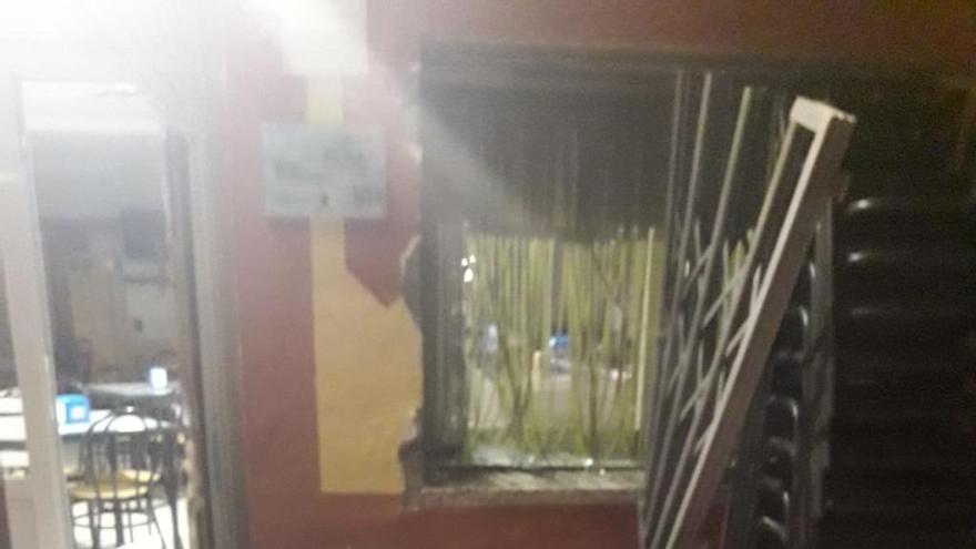 Dos encapuchados asaltan un bar de Benigembla y encañonan a un vecino