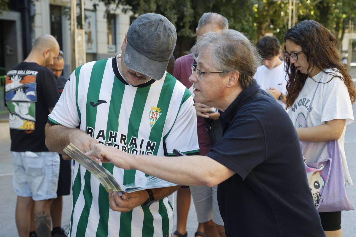 El mercadillo de cromos del bulevar, en imágenes El mercadillo de cromos del bulevar, en imágenes