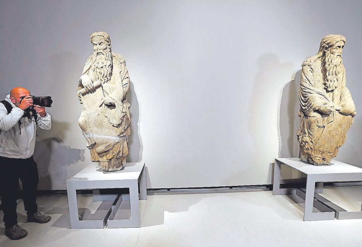 Restitución de las estatuas del Mestre Mateo