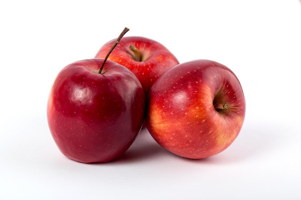 Comer manzanas con piel ayuda al tránsito intestinal