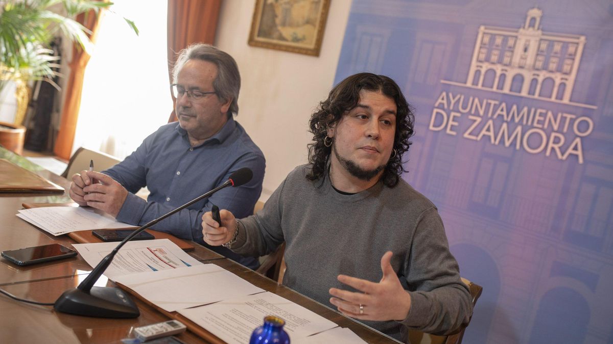 Diego Bernardo, concejal de Hacienda, con el alcalde, Francisco Guarido