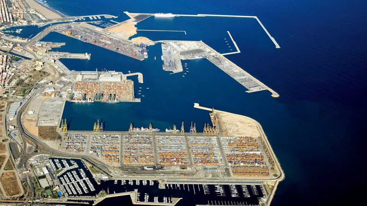 La ampliación del puerto de Valencia gana su primera batalla judicial