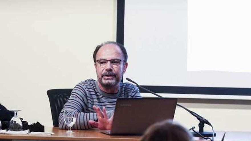 Ignacio Mártil de la Peña, durante la charla que ofreció ayer en el palacio de Valdecarzana.