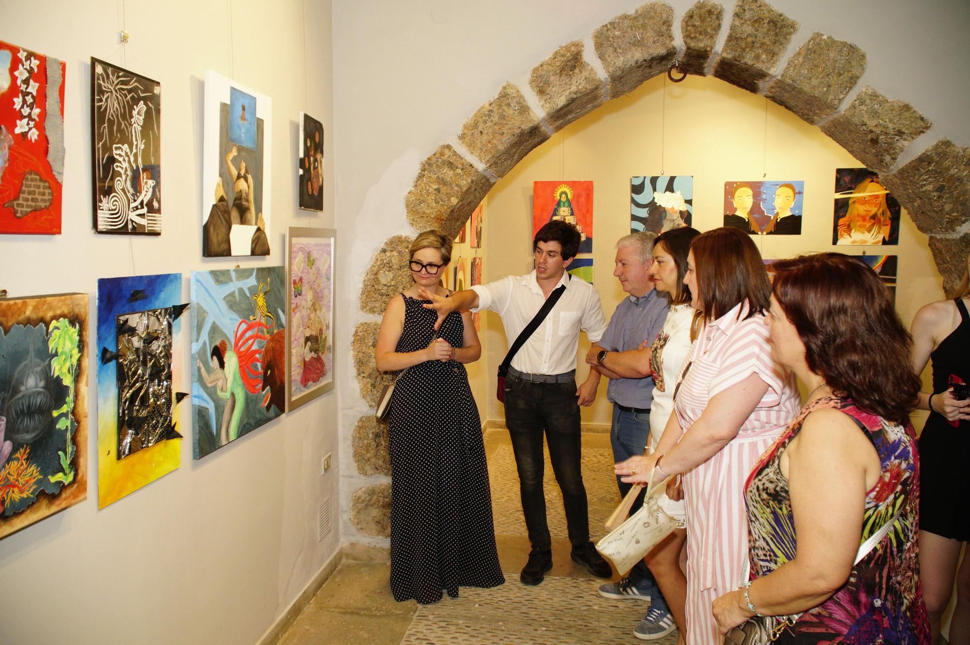 Inauguración de la exposición 'Qui som?' en la Casa de l'Oli de Vila-real