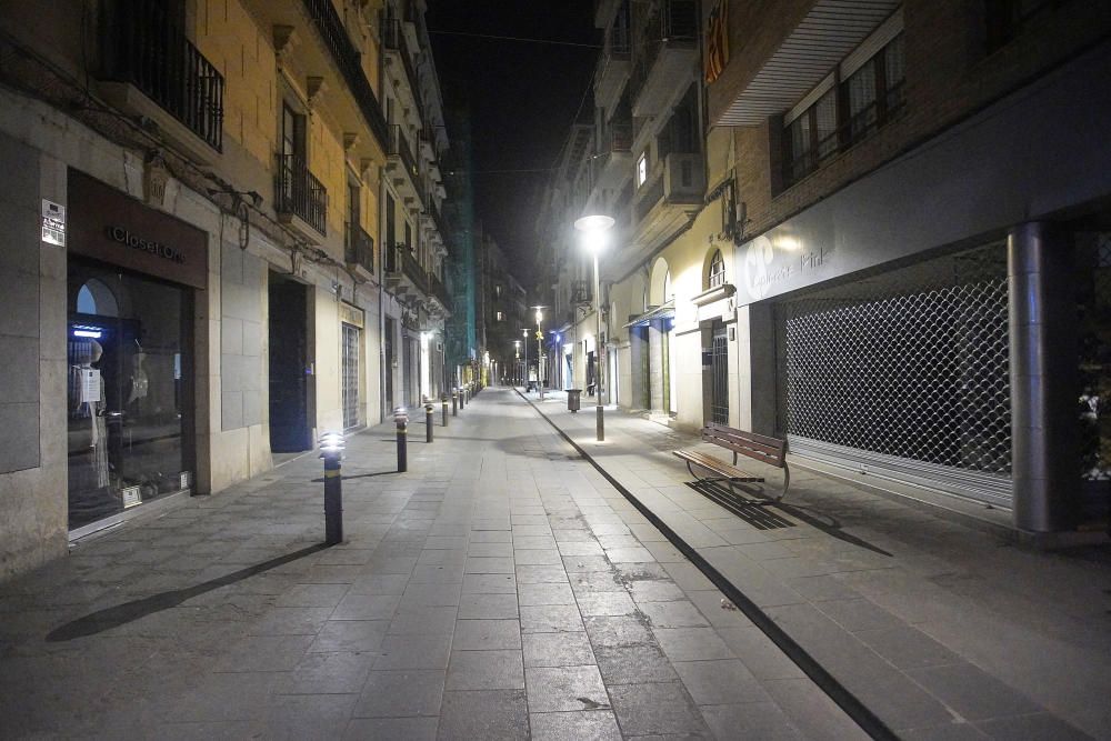 Els carrers de Girona buits en la primera nit del toc de queda