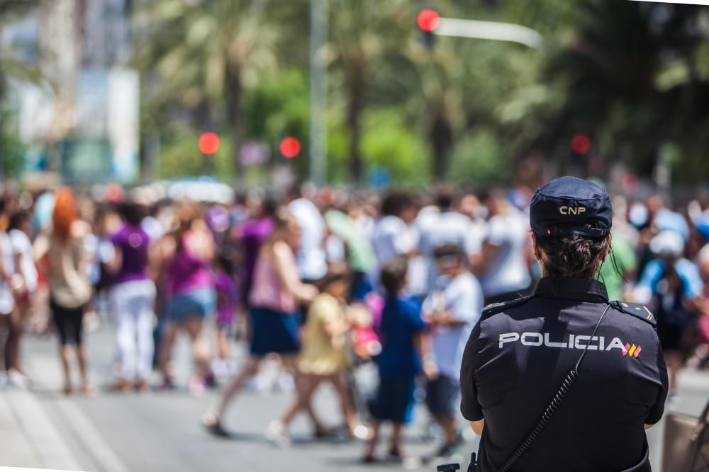 Las mascletàs previas a hogueras arrancan con mucho público y sin incidentes