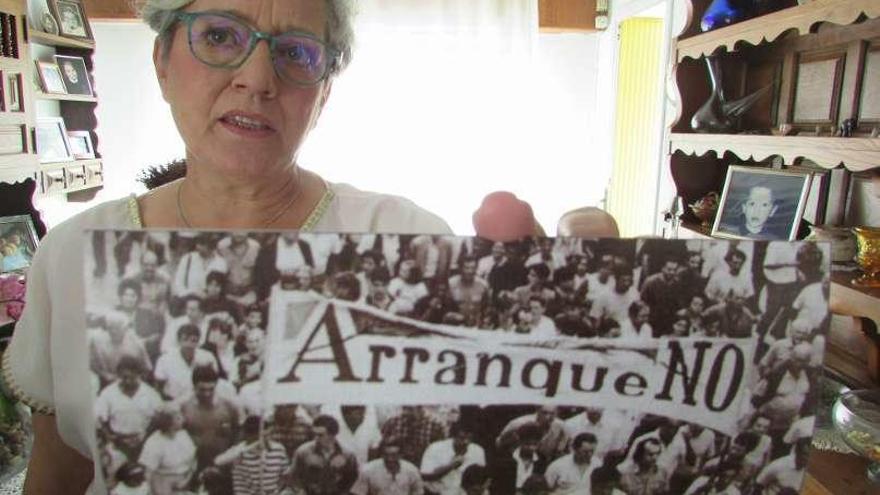 María José Rodríguez, con la imagen de la protesta de 1988.