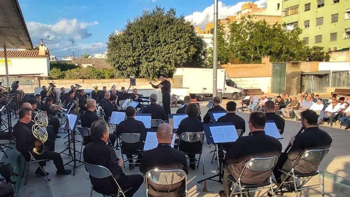 Un momento de la actuación de la banda municipal. | AYUNTAMIENTO