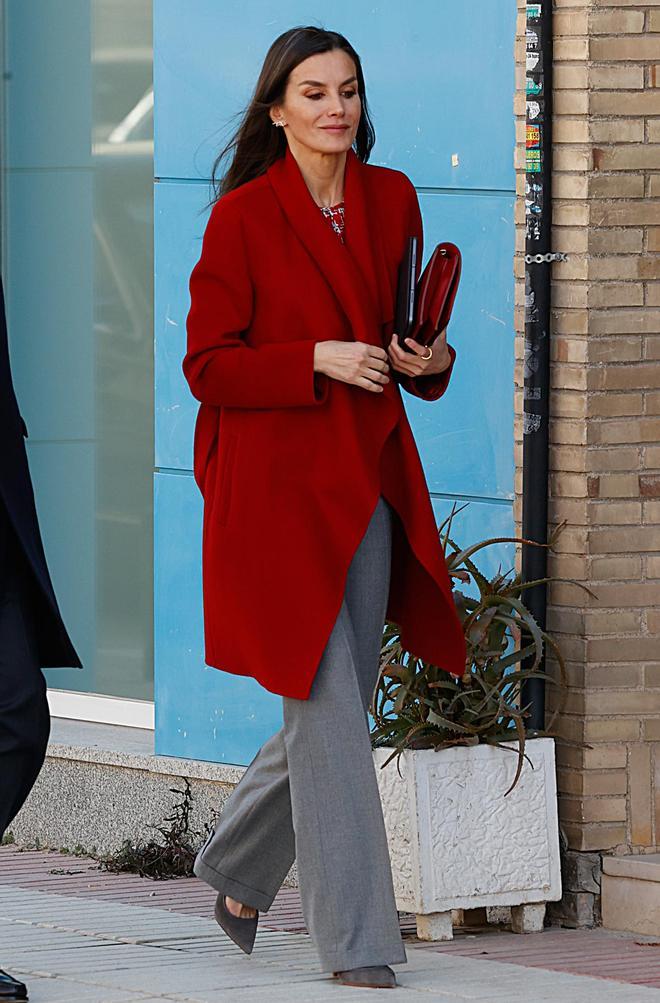 El look de invierno de la reina Letizia para su reunión con el Patronato de UNICEF España en Madrid