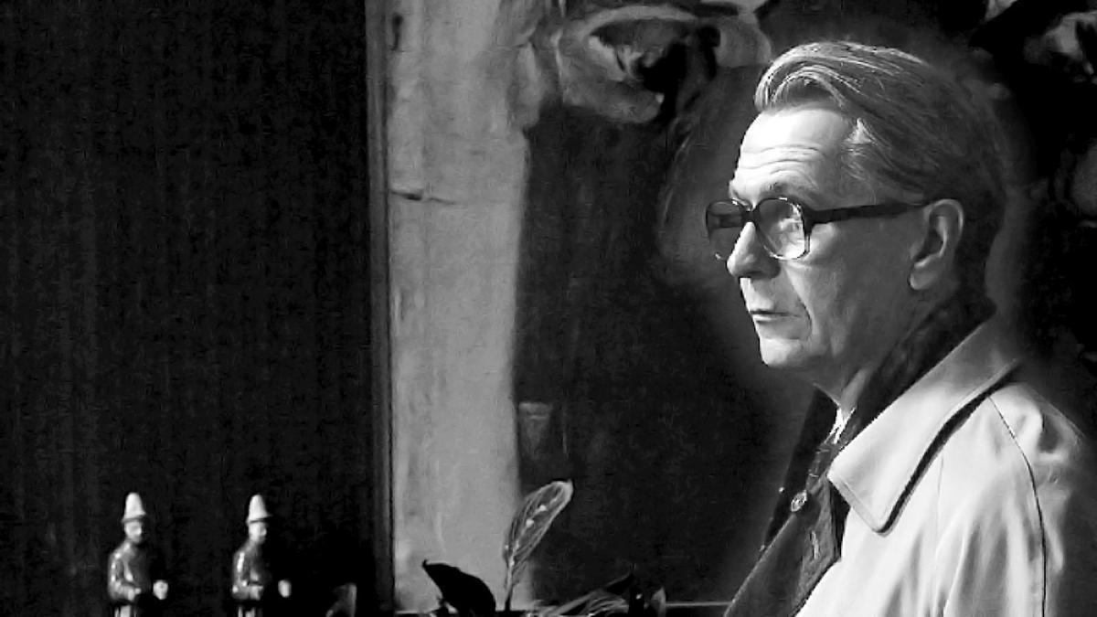 Gary Oldman como George Smiley nun fotograma de  A toupeira (“Tinker tailor soldier spy”, Tomas Alfredson, 2011)