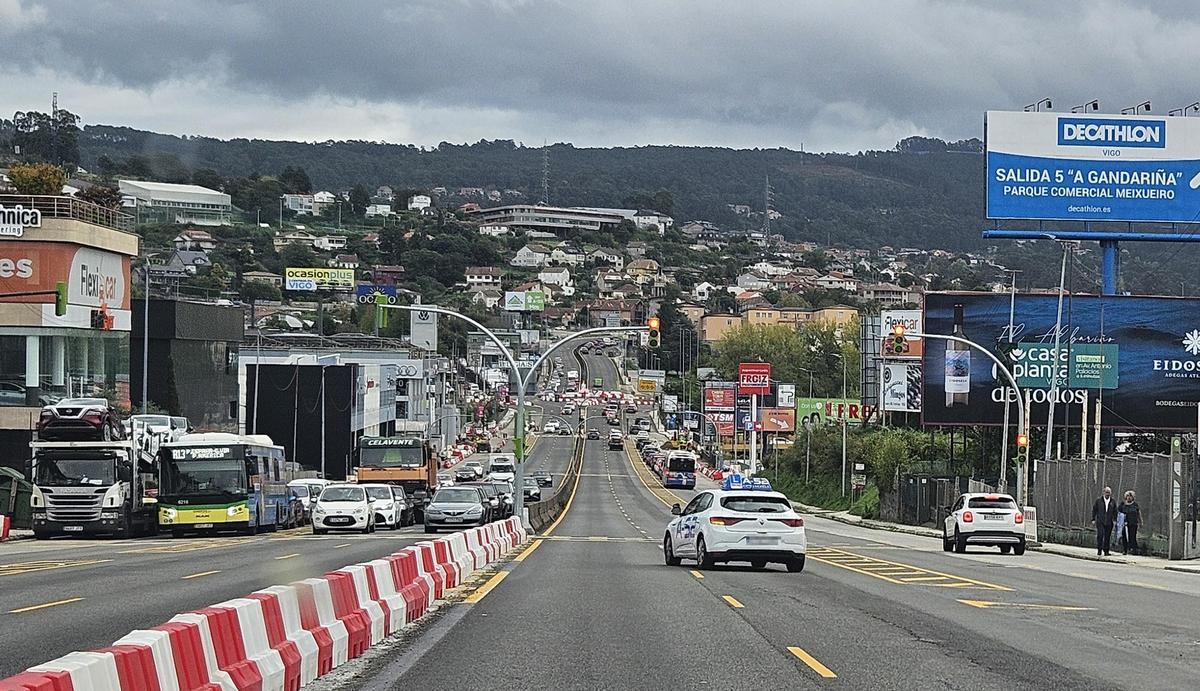 Vista actual de las obras en la Avenida de Madrid con la «turboglorieta» al fondo