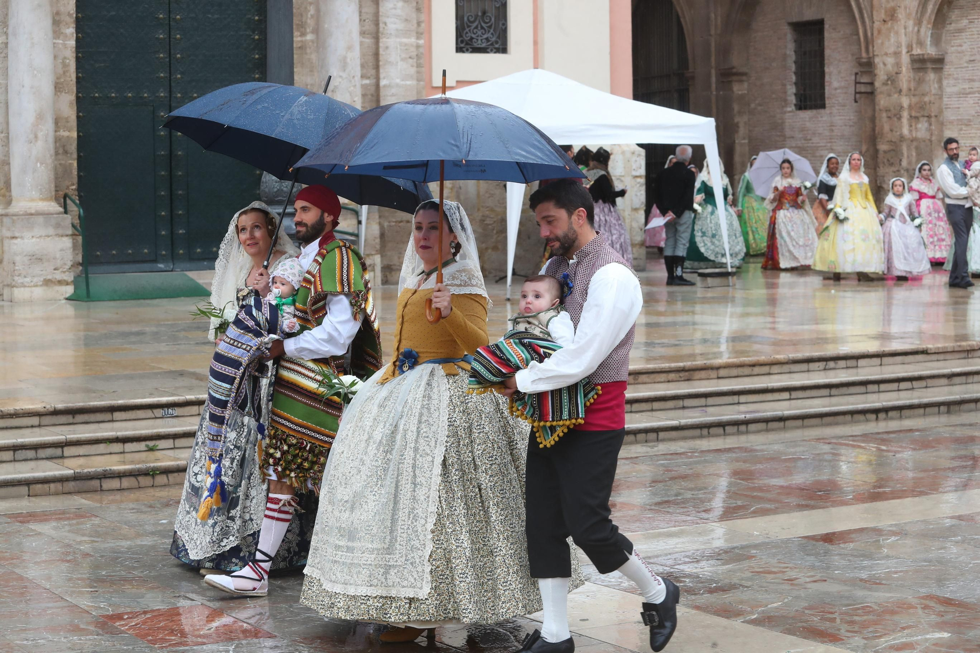 Búscate en el primer día de ofrenda por la calle de la Paz (entre las 15:30 a las 17:00 horas)