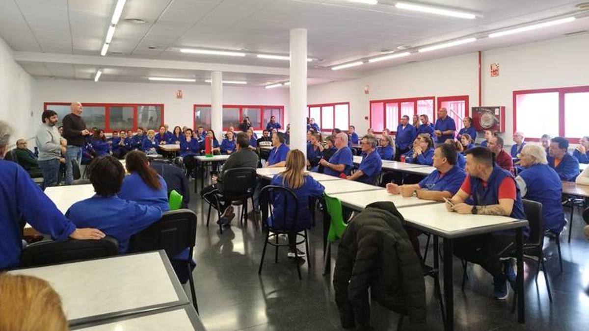 Trabajadores de la fábrica de Pablosky en Fuensalida (Toledo).