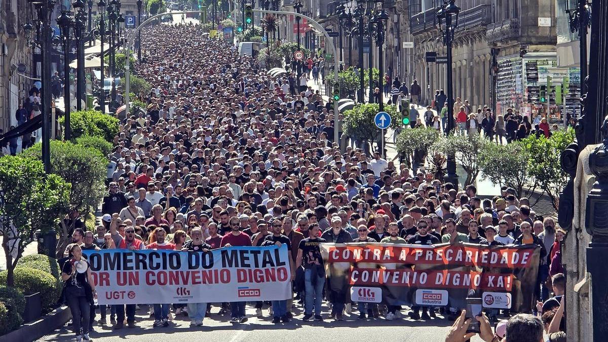 Más de un millar de trabajadores del metal recorren Vigo en el primer día de huelga por su convenio colectivo