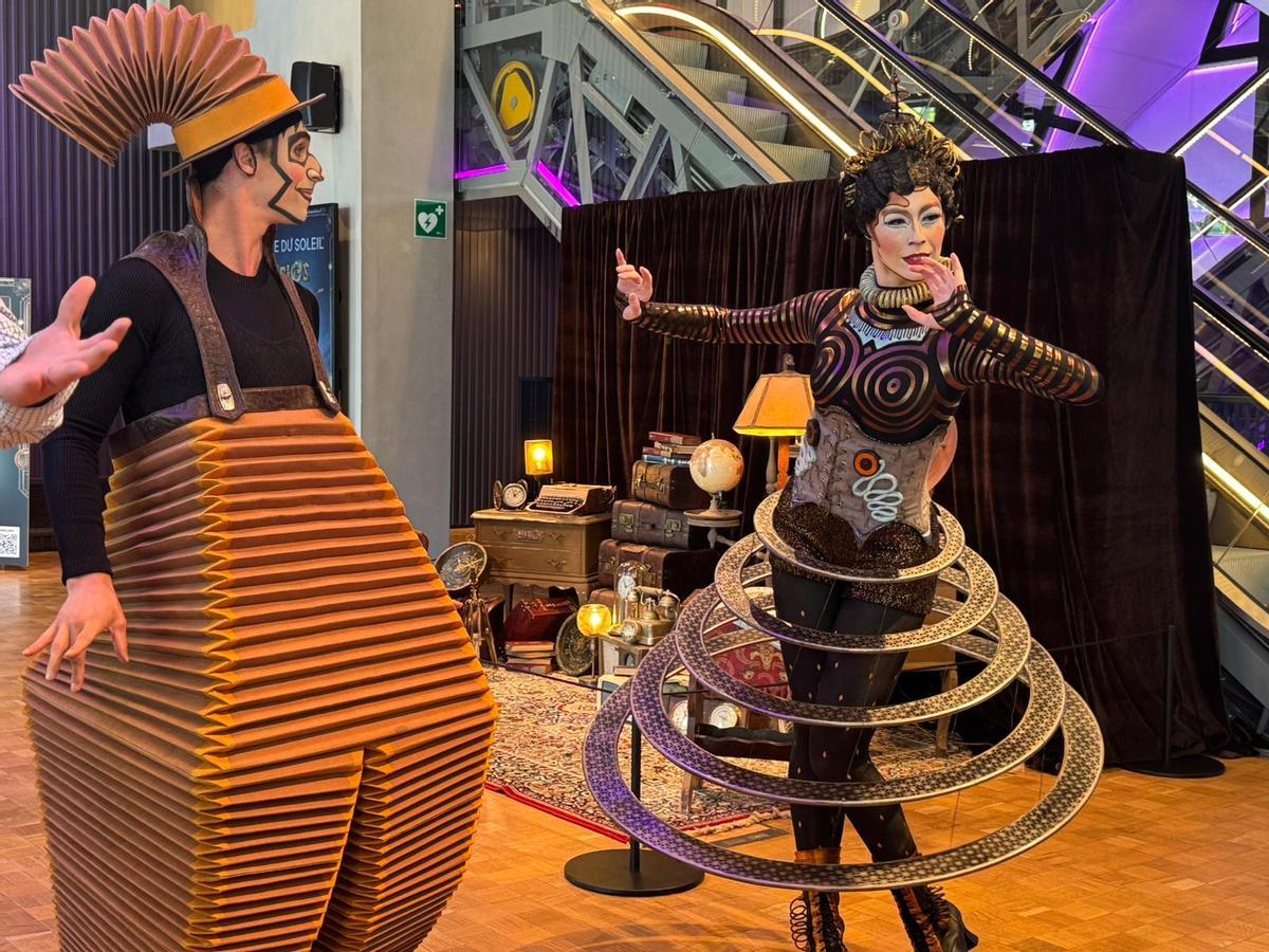 La exposición se presenta como una previa al espectáculo, que aterrizará en el Districte Cultural de L’Hospitalet en septiembre.