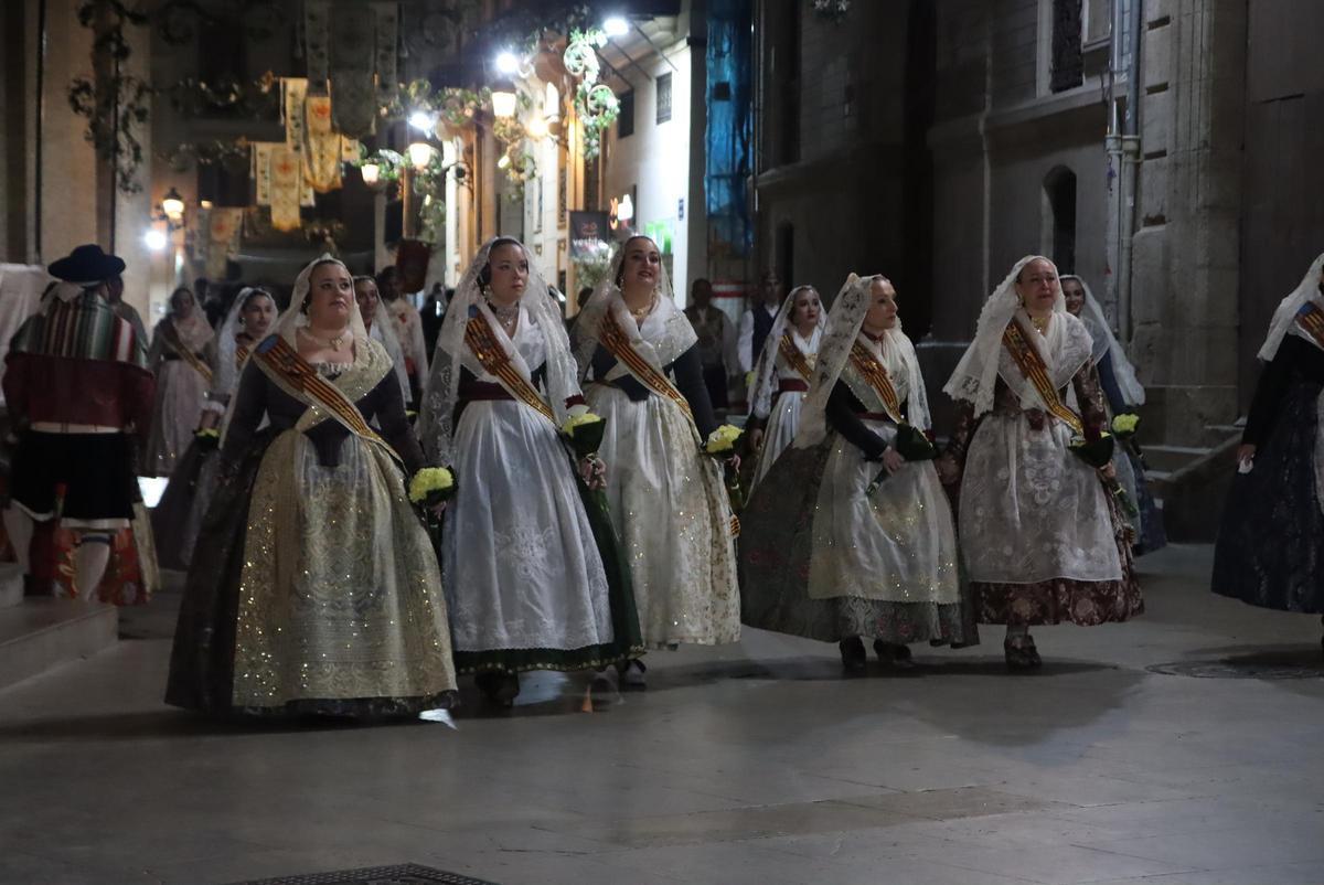 Todas las fotos de la ofrenda del 18 de marzo por la calle San Vicente hasta la 23:30 horas Todas las fotos de la ofrenda del 18 de marzo por la calle San Vicente hasta la 23:30 horas