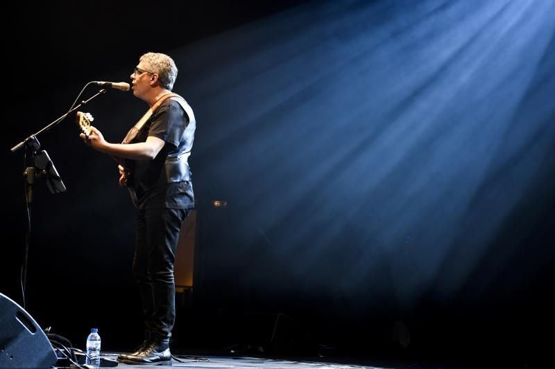 GENTE Y CULTURA 04-11-2018  LAS PALMAS DE GRAN CANARIA.  Concierto de Pedro Guerra en el Auditorio Alfredo Kraus.   FOTOS: JUAN CASTRO  | 04/11/2018 | Fotógrafo: Juan Carlos Castro