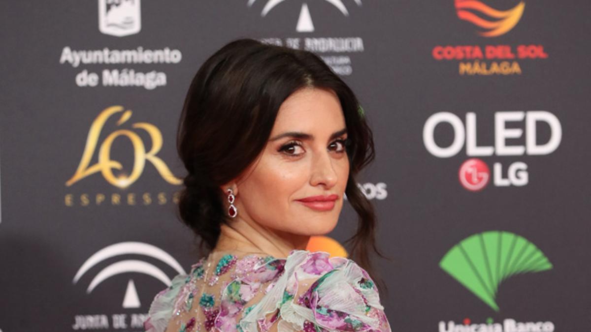 Penélope Cruz con vestido de Ralph&amp;Russo en los Premios Goya 2020