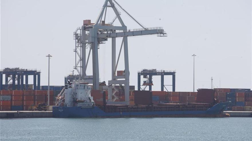 Un barco con 7 polizones llega al puerto de Castellón