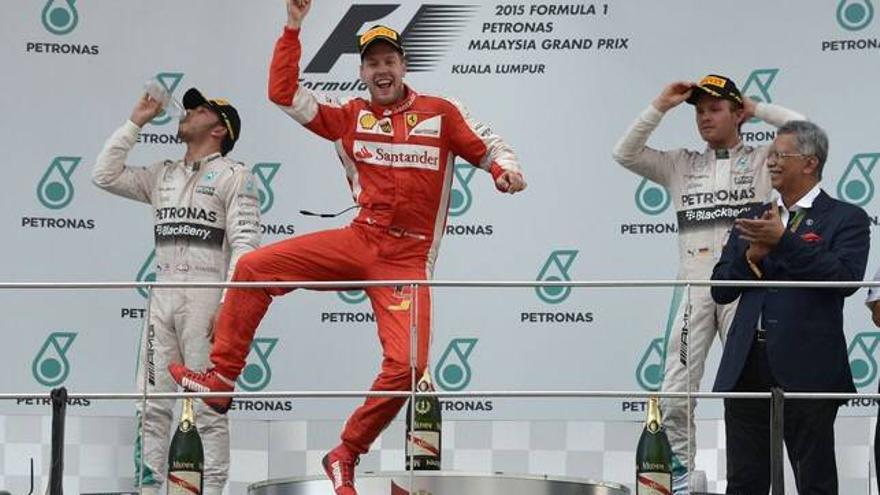 Vettel y Ferrari derrotan a lo grande a Mercedes