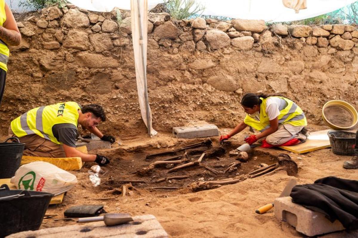 El hallazgo de cinco víctimas de la represión franquista en Cáceres devuelve la esperanza: "Queremos que nuestros familiares puedan descansar con dignidad"