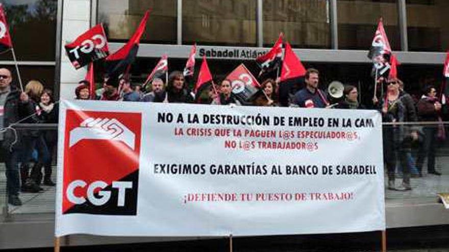 Protesta de empleados de la CAM