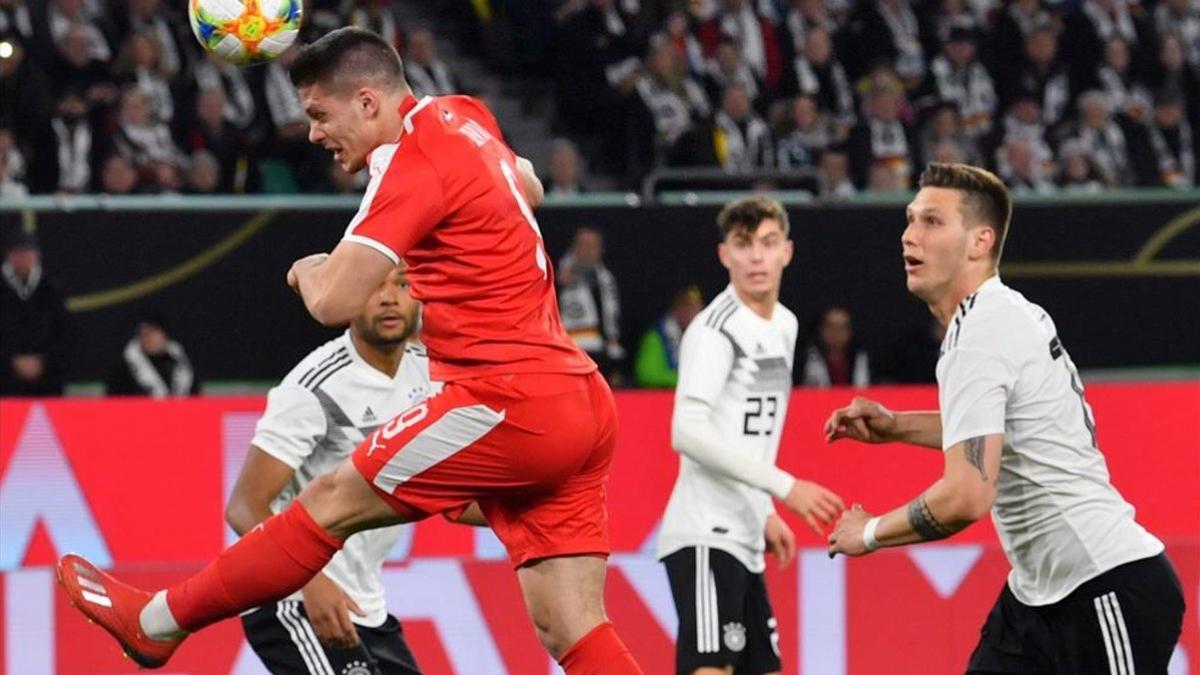 Jovic anotó el tanto inaugural del Alemania-Serbia.